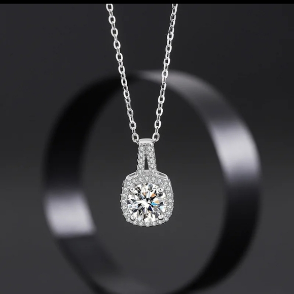 Stunning 2 Carat Diamond Necklace - Picture 4 of 8